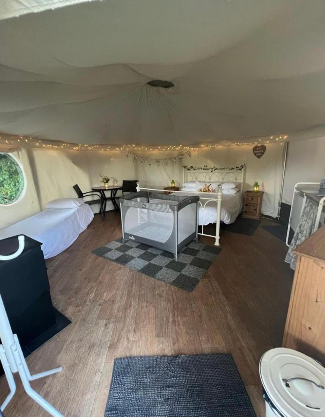 ホテル Old Dairy Farm Glamping エムズワース エクステリア 写真