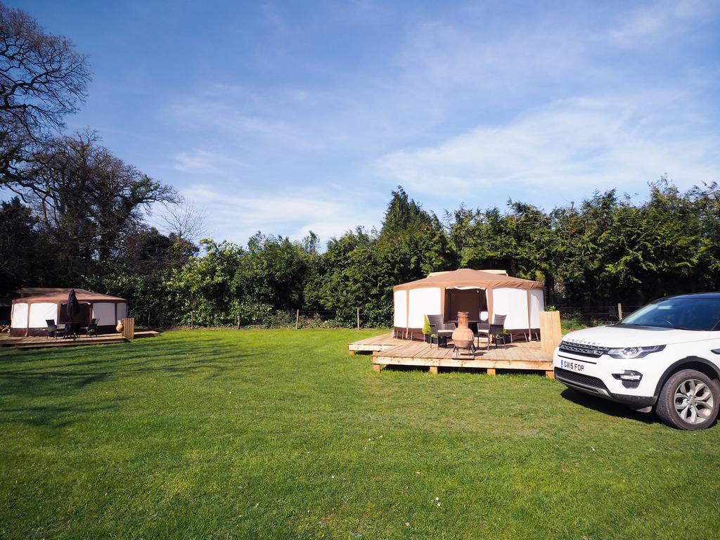 ホテル Old Dairy Farm Glamping エムズワース エクステリア 写真