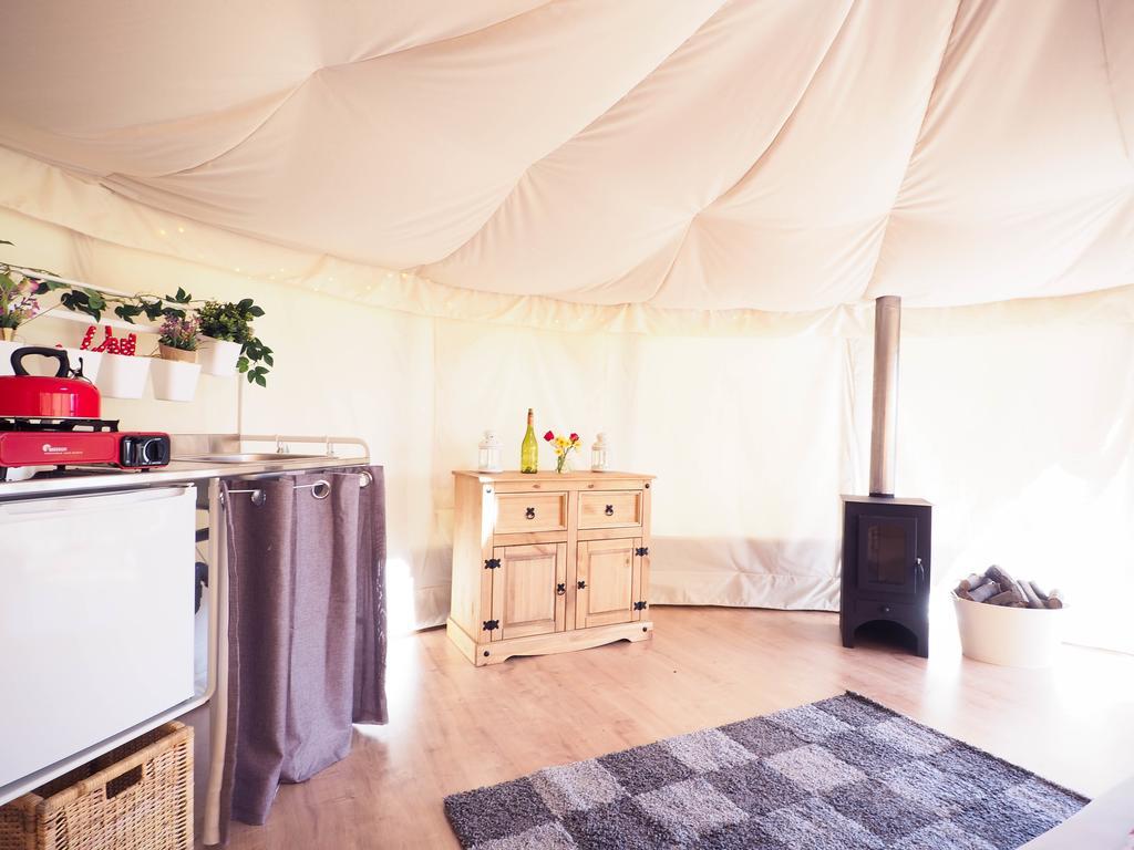 ホテル Old Dairy Farm Glamping エムズワース エクステリア 写真