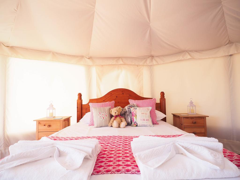 ホテル Old Dairy Farm Glamping エムズワース エクステリア 写真