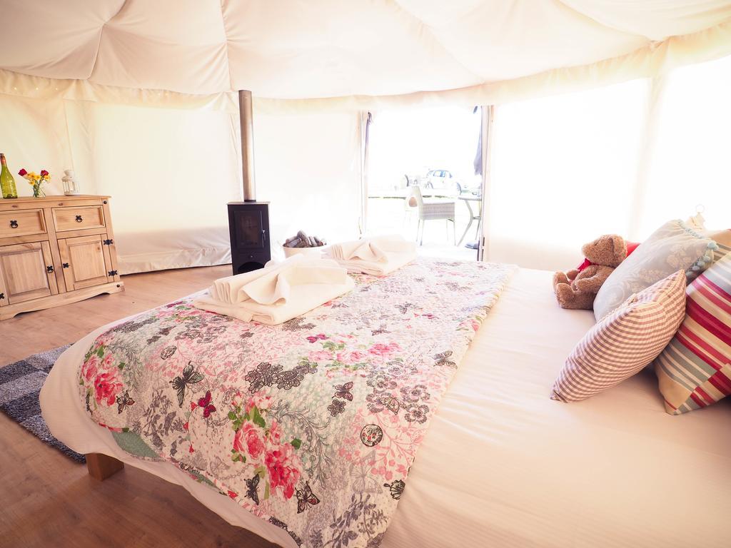 ホテル Old Dairy Farm Glamping エムズワース エクステリア 写真