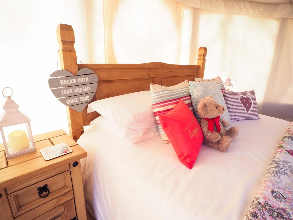 ホテル Old Dairy Farm Glamping エムズワース エクステリア 写真