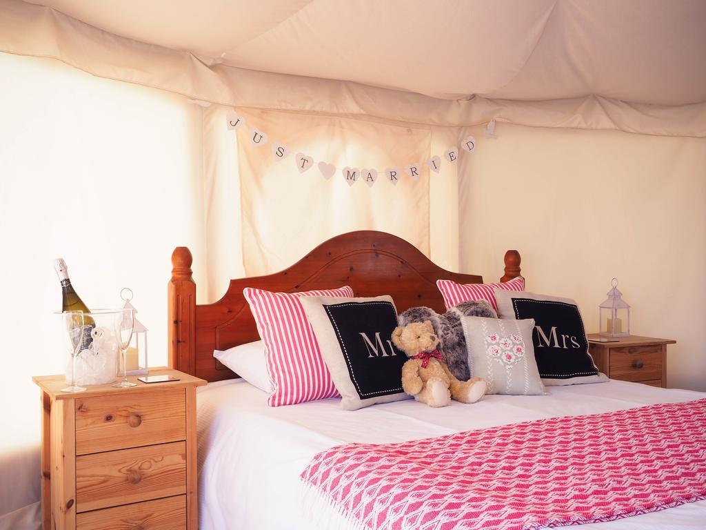 ホテル Old Dairy Farm Glamping エムズワース エクステリア 写真