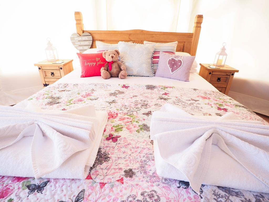 ホテル Old Dairy Farm Glamping エムズワース エクステリア 写真