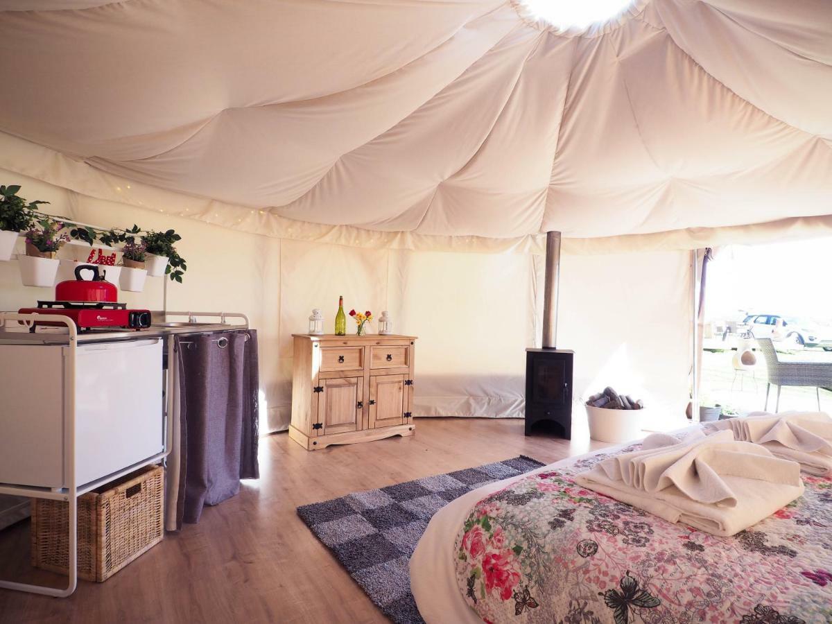 ホテル Old Dairy Farm Glamping エムズワース エクステリア 写真